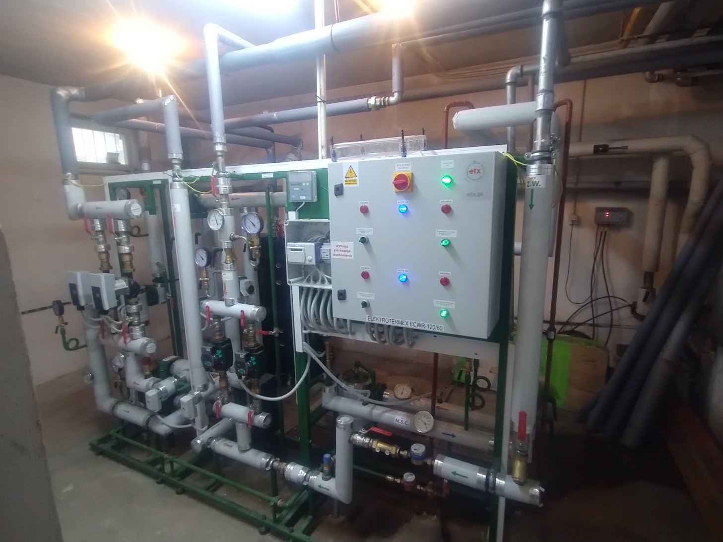 FOT. Węzeł cieplny dwufunkcyjny z pełną automatyką pogodową i monitoringiem